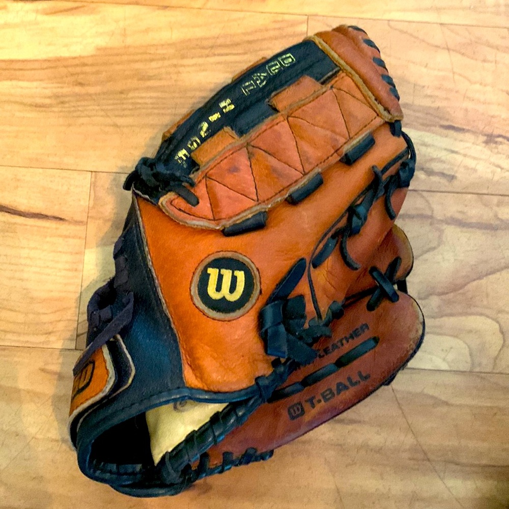 Wilson 10” AO450 brown leather t-ball mitt left hand for right handed players